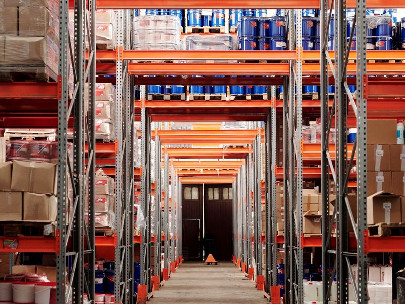 Warehouse selective pallet racking system