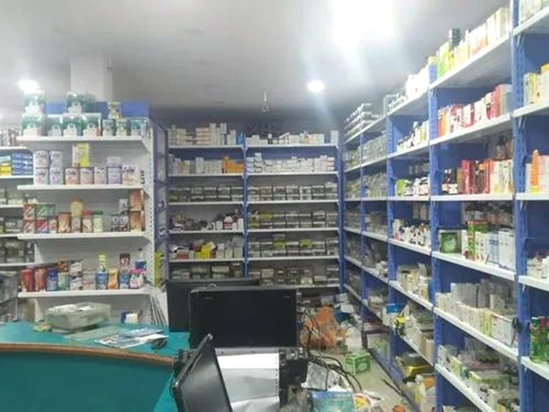 Pharmacy storage and medicine display racks