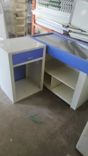 Supermarket cash counter